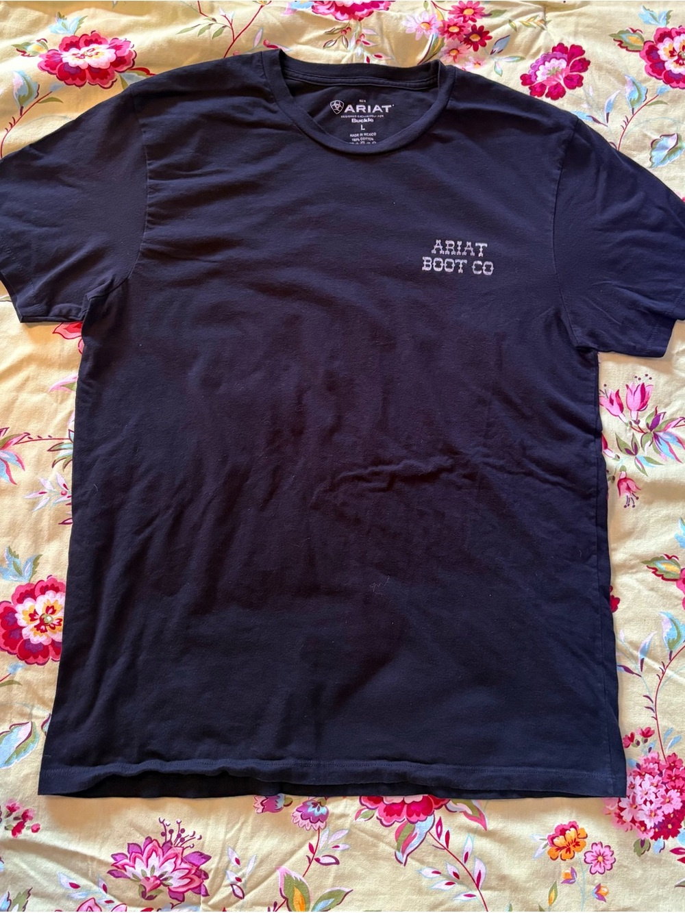 Ariat Boot Co Buckle Exclusive Country Cowboy black tee men’s L 29x21 EUC